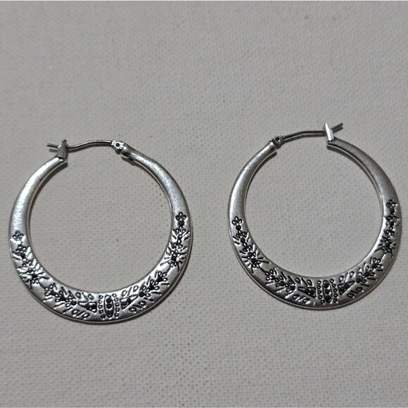 Lucky Brand Etched‎ Silver Tone Jeweled Hoop Earrings - Picture 2 of 5